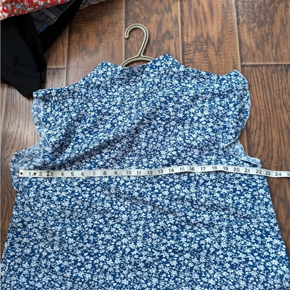 SHEIN Navy Floral Blouse with Flutter Sleeves - Picture 4 of 4